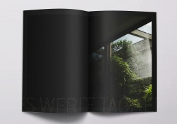 Taghell Broschüre – Lichtkranz Motiv 7 Kreisförmiges Lichtmotiv mit taghell-Schriftzug im Zentrum.